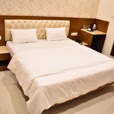 Hotel The Grand Coral à Bangalore Extérieur photo