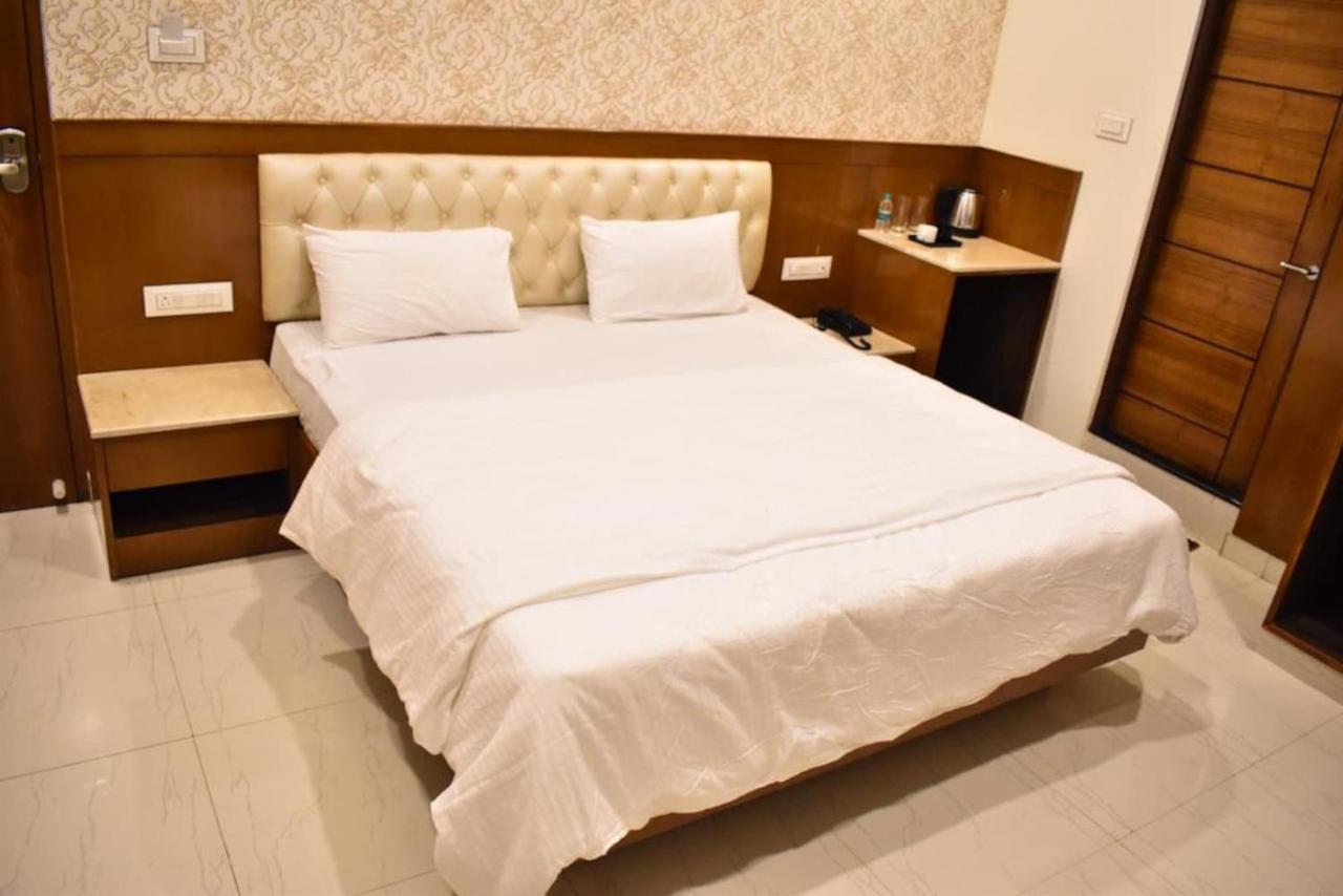 Hotel The Grand Coral à Bangalore Extérieur photo